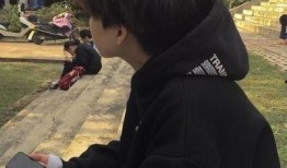 吃瓜网红照片头像男的,揭秘吃瓜网红男头像背后的神秘魅力